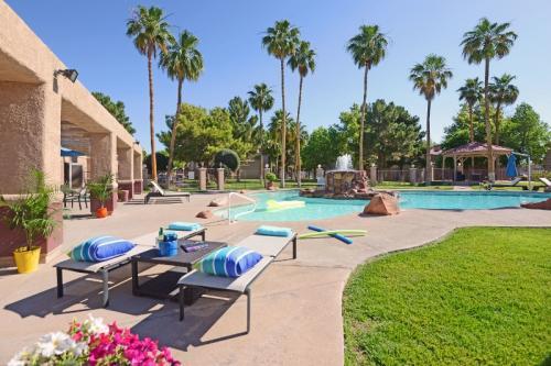 Building Photo - 7000 Paradise Rd