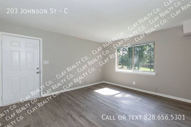 Building Photo - 203 Johnson St