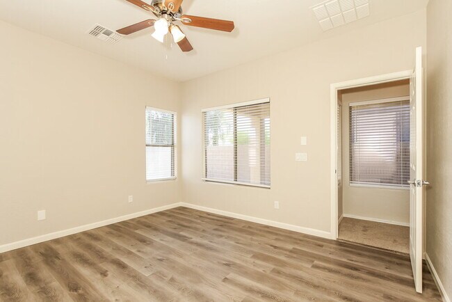 Building Photo - 2523 W Amber Sun Dr