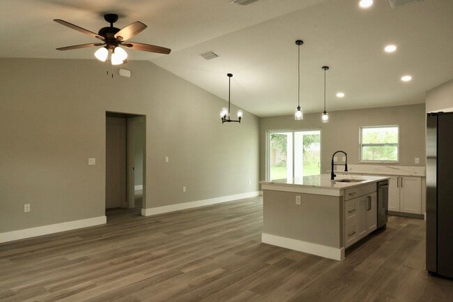 Building Photo - 345 Malauka Loop