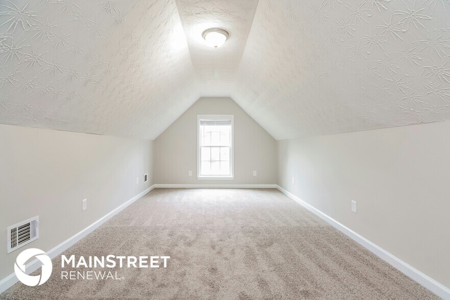 Building Photo - 205 Oak Hill Dr