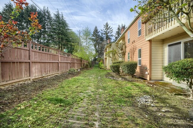 Building Photo - AVAILABLE NOW! 2BR/2BA Condo – Awesome Location! Glossy Hardwoods, Granite Countertops, W/S/G Inc...