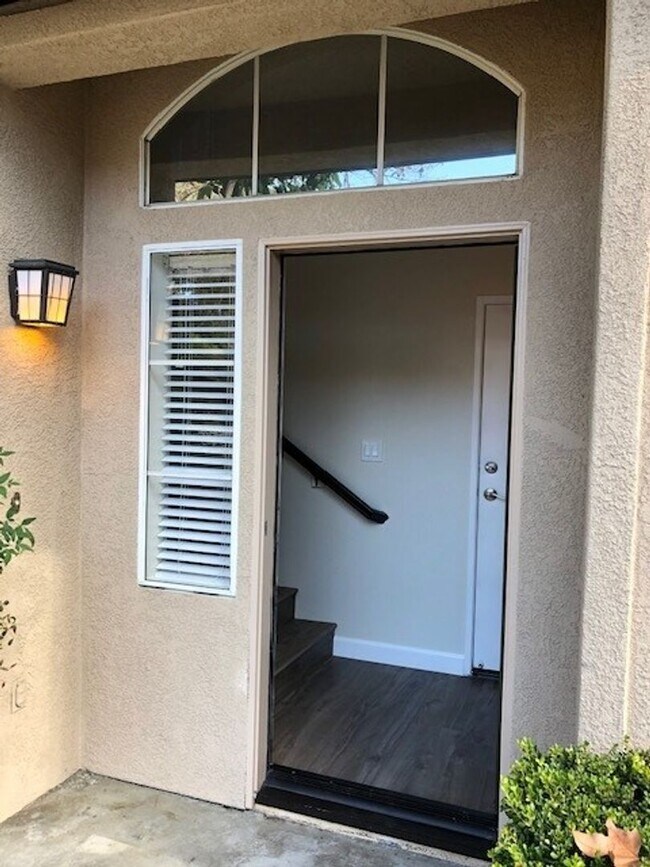 Building Photo - PICTURE PERFECT 2 BR/2 BATH PLUS LOFT END UNIT CONDO WITH DIRECT ACCESS 2 CAR GARAGE