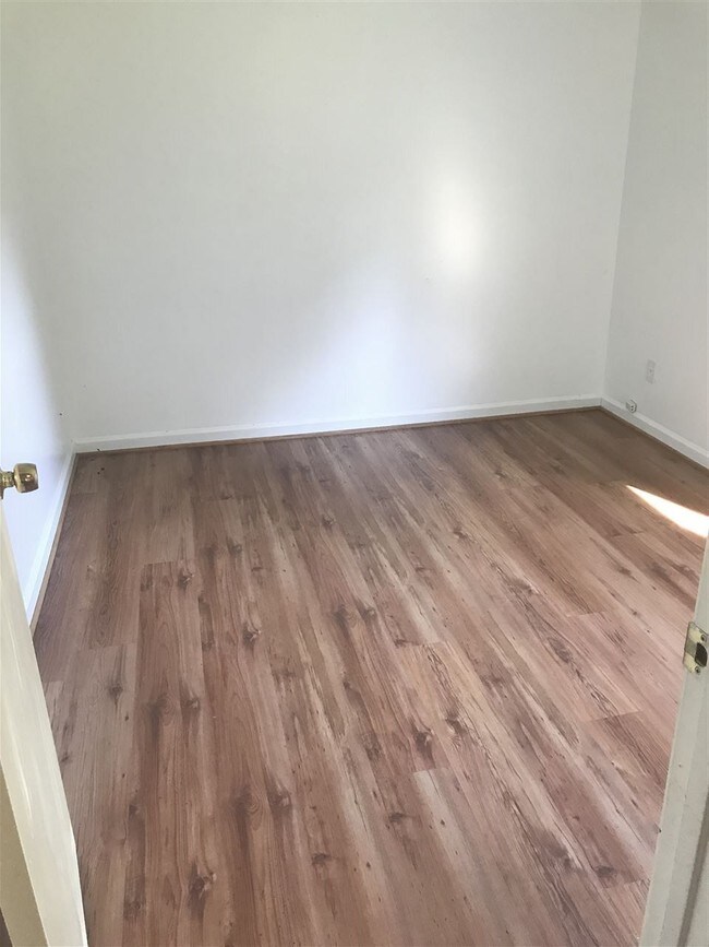 Building Photo - 83 Whitlock Rd