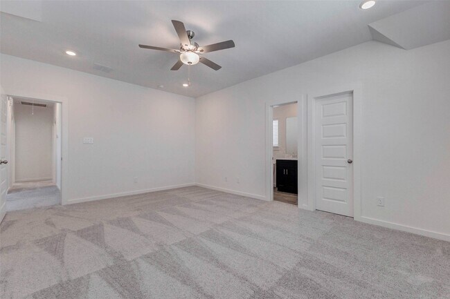 Building Photo - 1038 Elsinore Dr