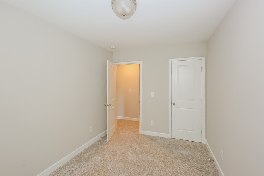 Building Photo - 132 Rowan St