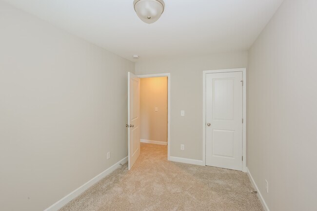 Building Photo - 116 Rowan St