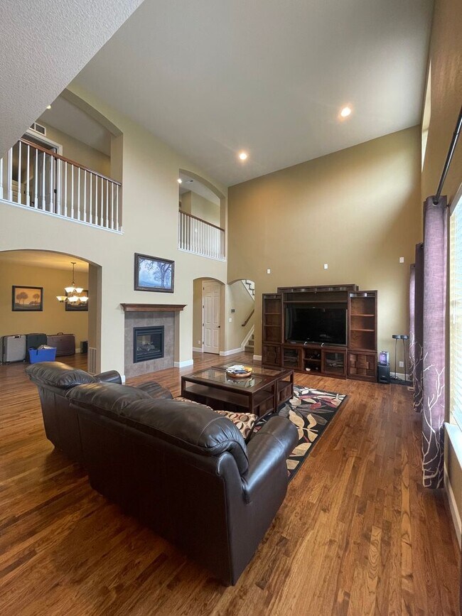 Building Photo - Sprawling Two-Story Home in SE Ft. Collins