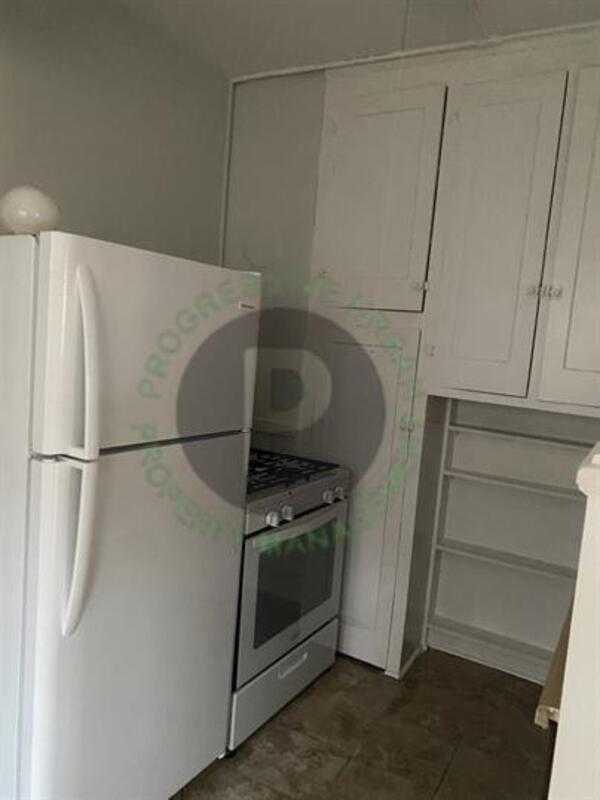 Building Photo - 1442 W 101st St