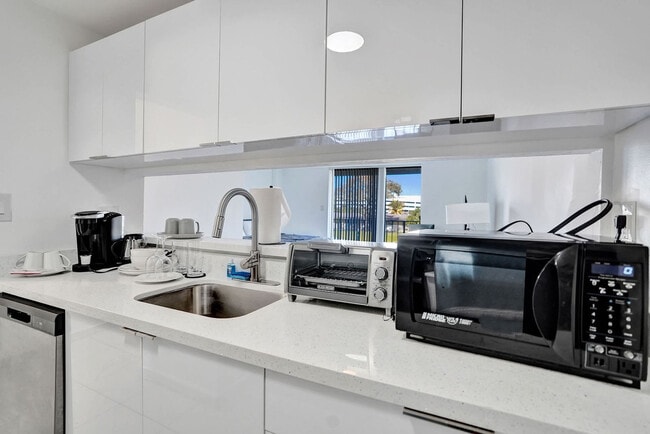 Building Photo - 777 NW 155th Ln