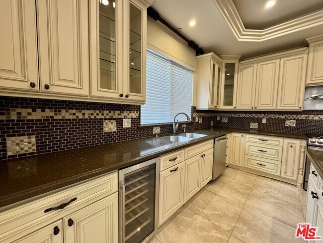 Building Photo - 6234 Carpenter Ave