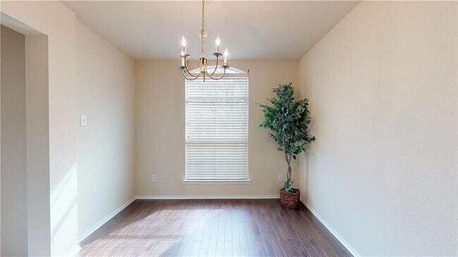 Building Photo - 9948 Southgate Dr