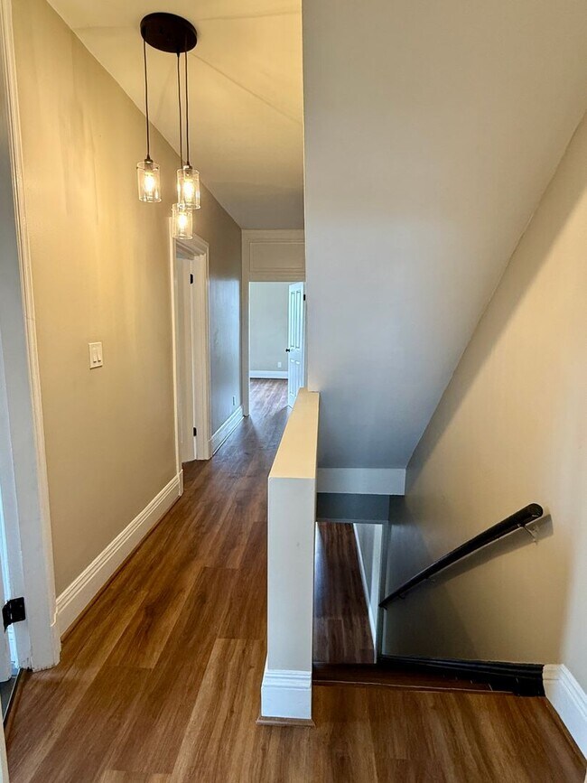 Building Photo - 415 Considine Ave