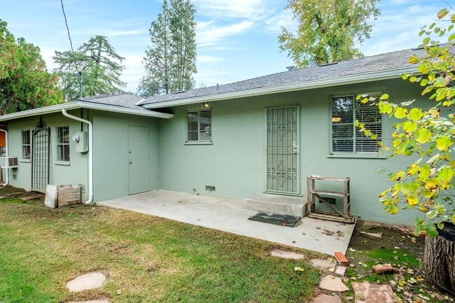 Building Photo - 829 E Garland Ave