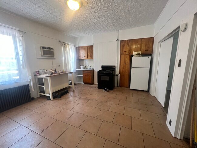 Building Photo - 774 Metropolitan Ave