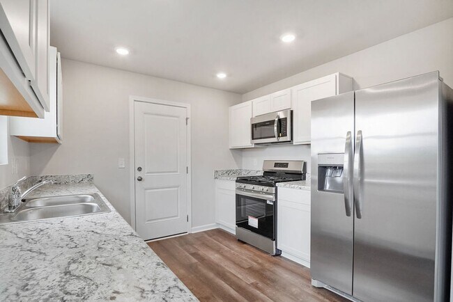 Building Photo - 813 Ashford Dr