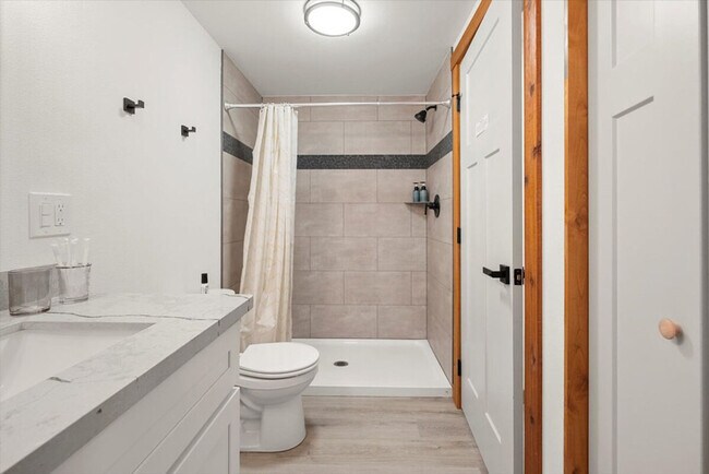 Building Photo - 125 Mountain View Dr