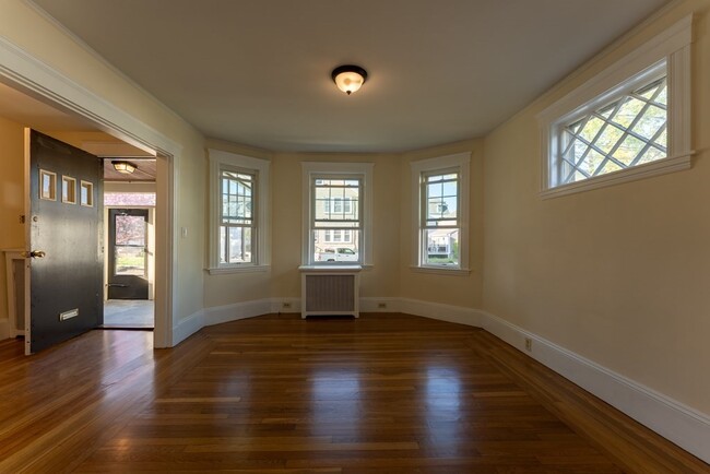 Building Photo - 87 Harnden Ave