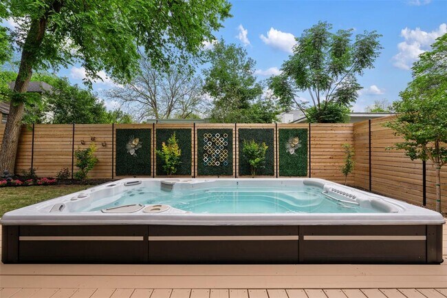 Building Photo - 73 Julius St