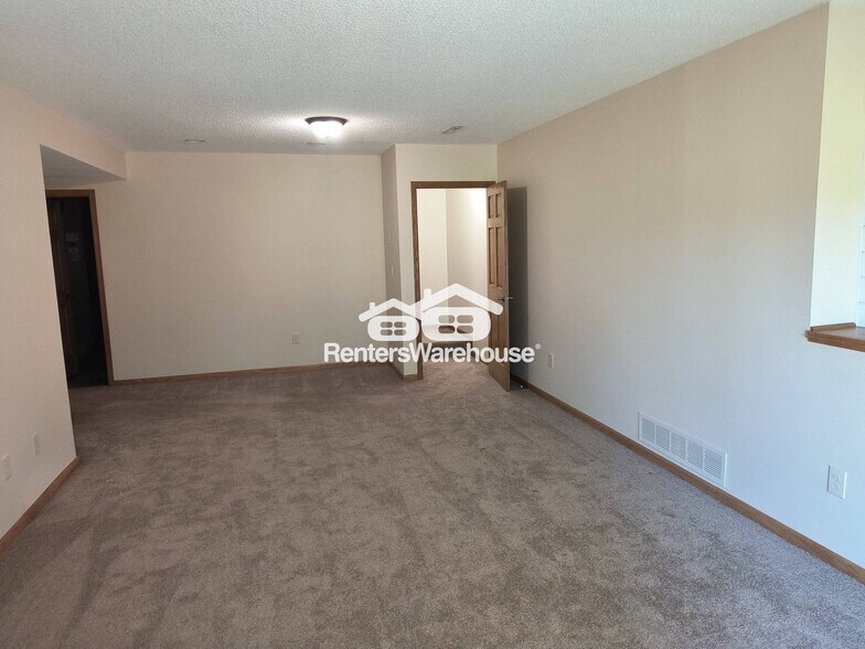 Building Photo - 950 Butte Ct