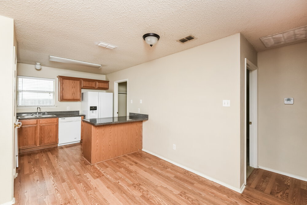Building Photo - 617 Sawyer Dr