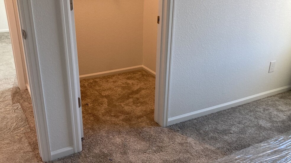 Building Photo - 6131 Vickie Ln