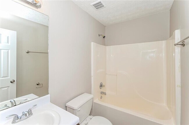 Building Photo - 331 S Red Oak Way