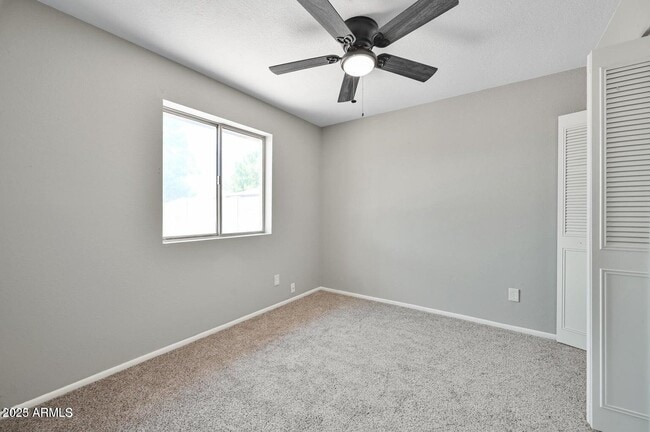 Building Photo - 531 W Emelita Ave