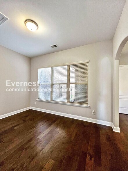 Building Photo - 2067 Inland Dr