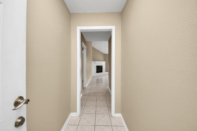 Building Photo - 2410 Manila Ln