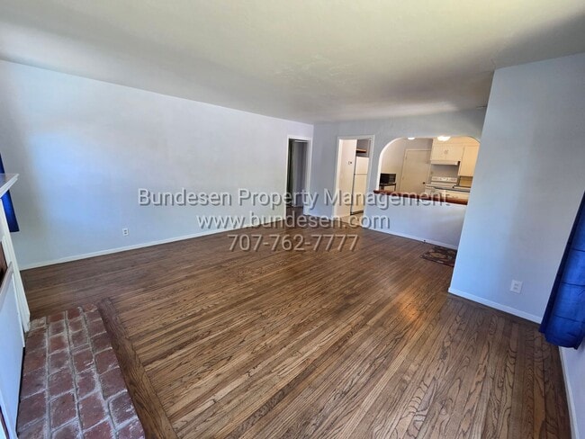 Building Photo - Beautiful 2 bedroom, 1 bath in the desirable Montgomery Village neighborhood - Santa Rosa