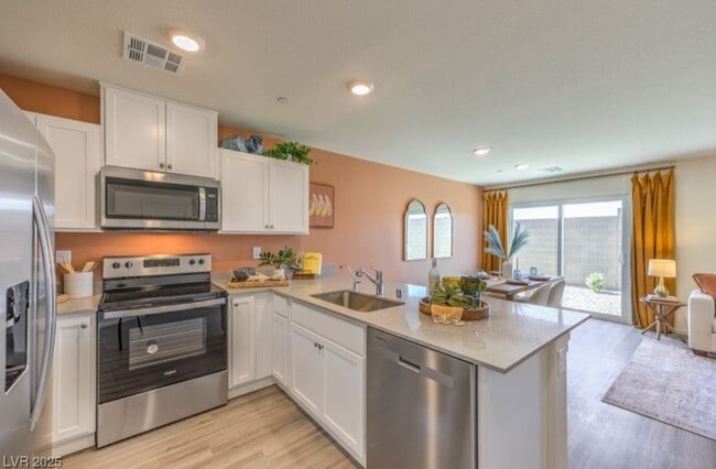 Building Photo - 10923 Heatherford Ave