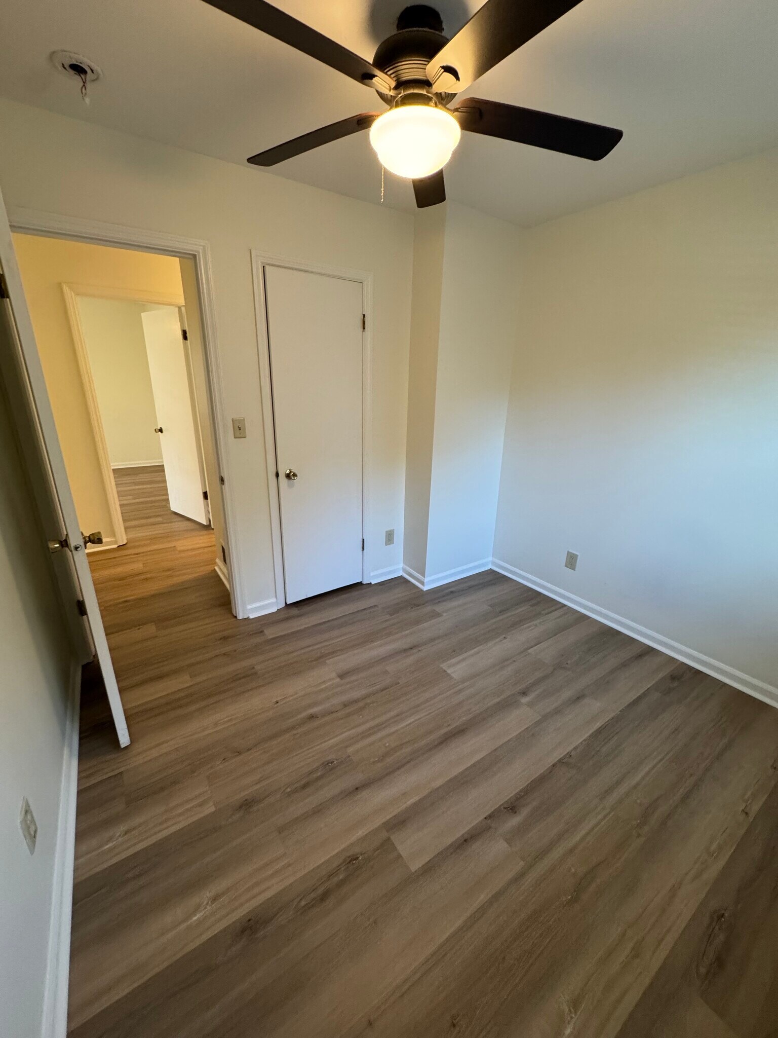 Building Photo - 114 Woodglen Dr