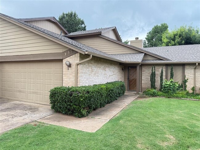 Building Photo - 217 Woodbridge Cir