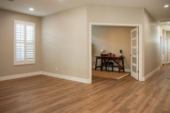 Building Photo - 1874 S 160th Ln