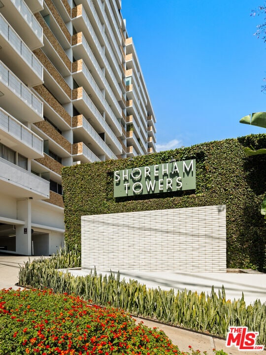 Building Photo - 8787 Shoreham Dr