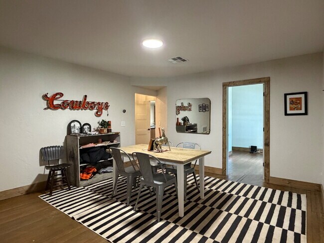 Building Photo - 3 Bedroom 2 Bath House for Lease!!