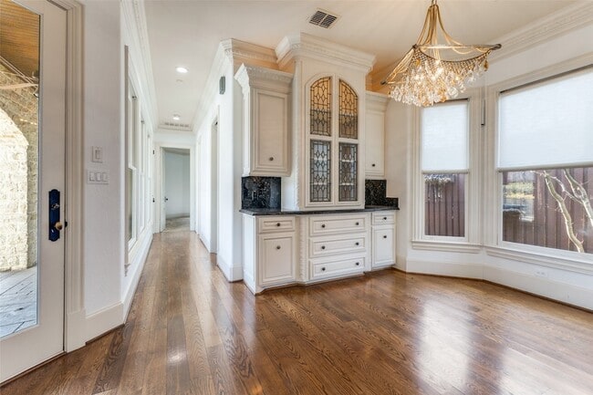 Building Photo - 6416 Dykes Way