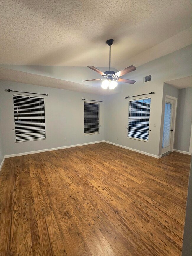 Building Photo - 1030 Knoll Wood Ct
