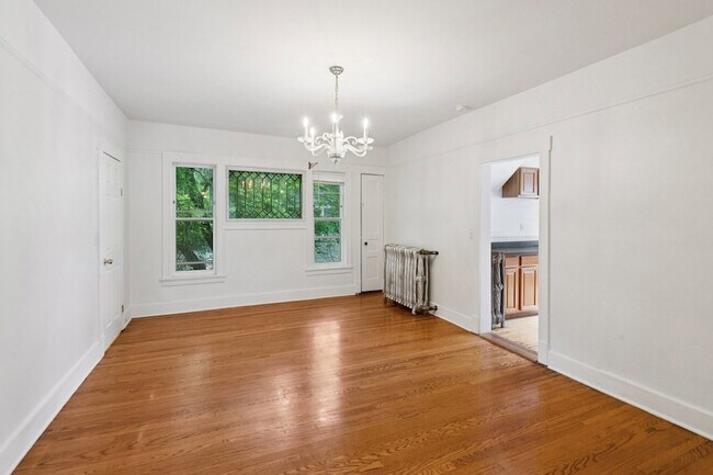 Building Photo - 807 Greenleaf St
