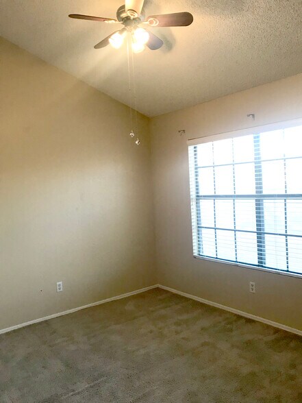 Building Photo - 4901 E Kelton Ln
