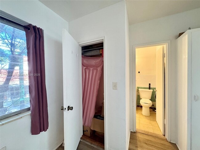 Building Photo - 4740 Pine Tree Dr