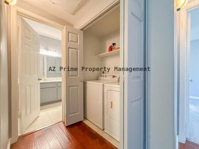 Building Photo - 750 E Northern Ave