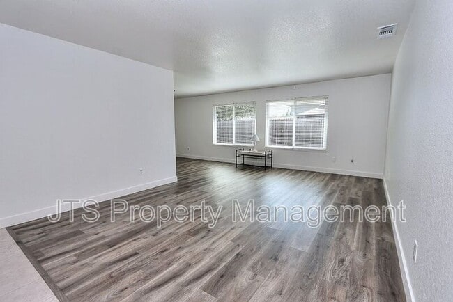 Building Photo - 6069 Kingwood Cir