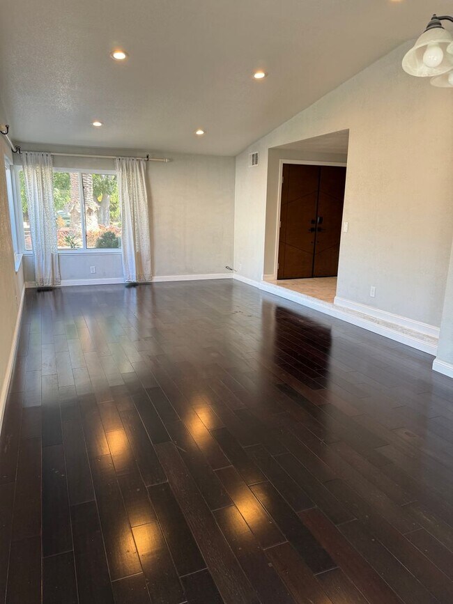 Building Photo - 32625 Lake Mead Dr