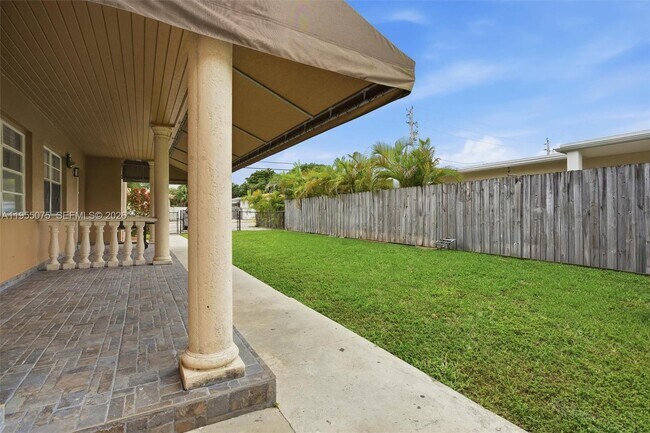 Building Photo - 2445 SW 18th St