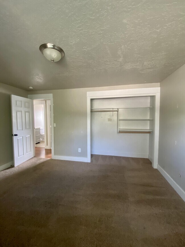 Building Photo - 1541 Marilyn Cir