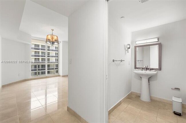 Building Photo - 9559 Collins Ave