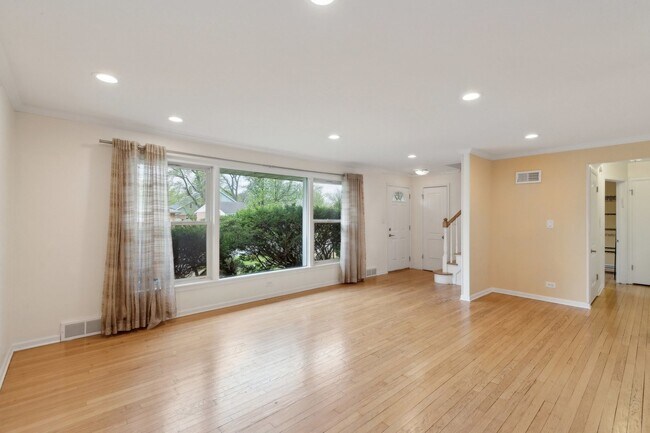 Building Photo - 9225 Karlov Ave