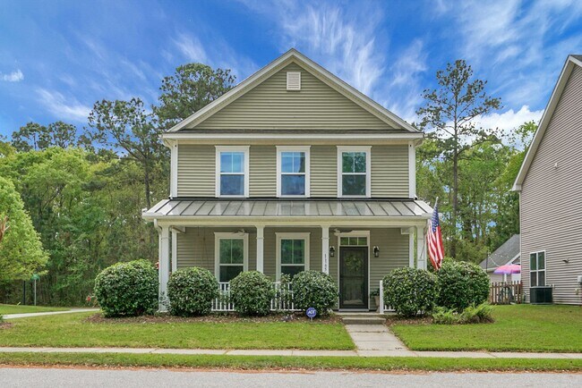 Building Photo - Johns Island 4BR, 2.5 BA Gem: Features Wood Floors, 2-Car Garage, & Community Pool